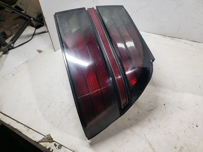 Lanterna traseira direita do passageiro em quarto compatível com 89-96 Beretta 7469 - Imagem 1 de 3