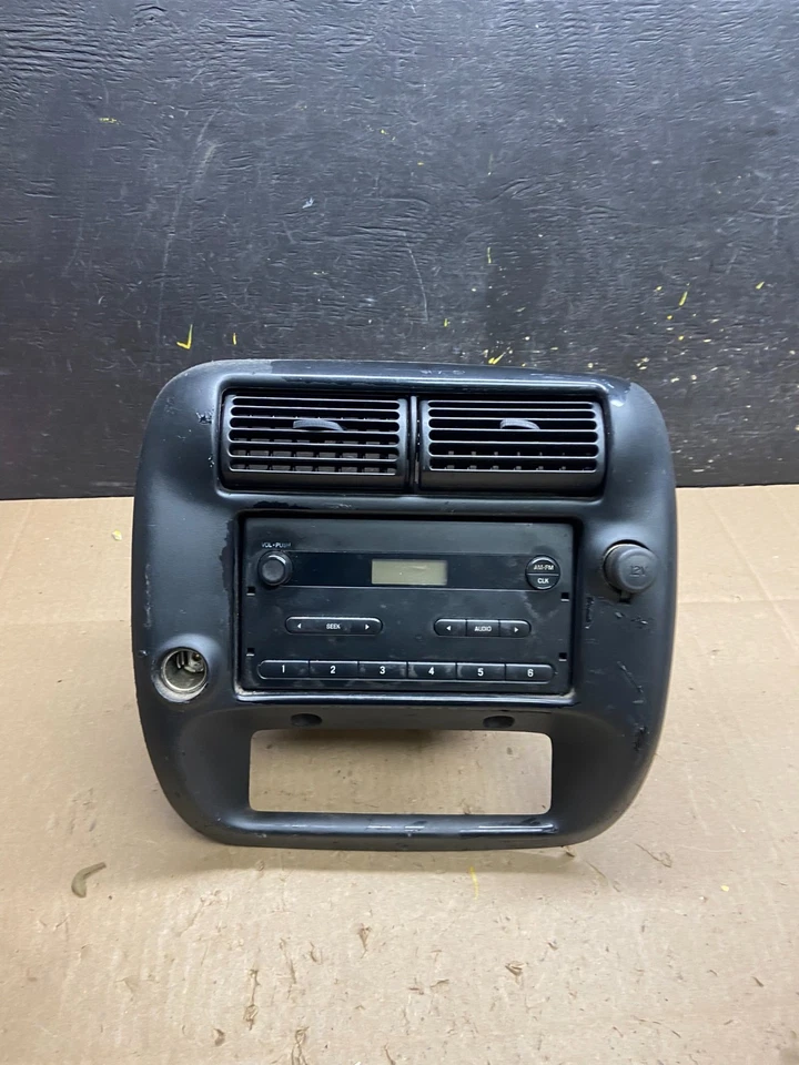 Ford Ranger 2004-2006 radio estéreo audio reproductor de CD bisel ventilación de aire T9418 DG Foto 1 de 4