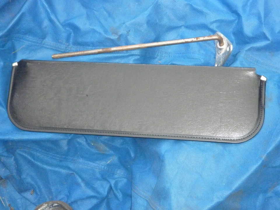 Datsun 260Z sun visor - Imagem 1 de 1