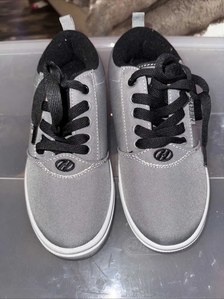 Never Worn Heelys PRO20 HE100761 Gris/Negro Lona Skate Zapatos con Ruedas Juveniles talla 2 Foto 1 de 4