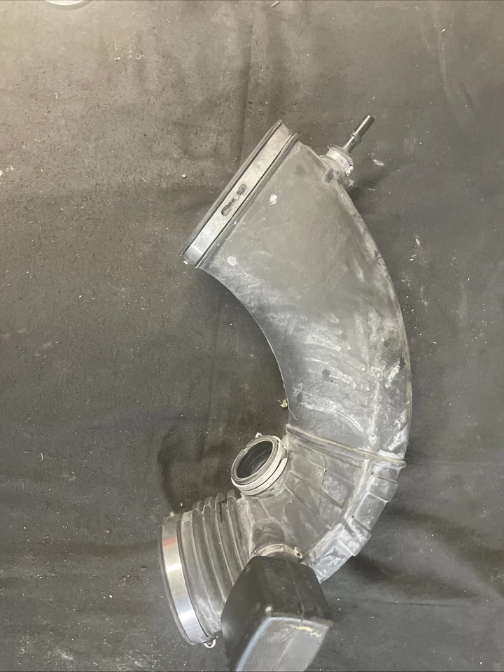 Tubo de conducto de admisión de aire Ford Mustang 2011-2014 3,7 L BR33-9F805-BE Foto 1 de 1