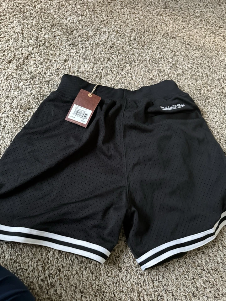 Pantalones cortos de baloncesto Mitchell & Ness para hombre Foto 1 de 3