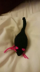 PLEASE HELP WHINNYBANK CAT SANCTUARY -2 HALLOWEEN KATZENMINZE GRUSELIGES BABY MÄUSE SPIELZEUG - Bild 1 von 1