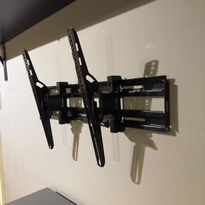 Sanus Vuepoint FLT1 Estensione + Inclinazione Supporto TV a Parete per TV 32" - 70", 80 Lbs Max - Foto 1 di 18