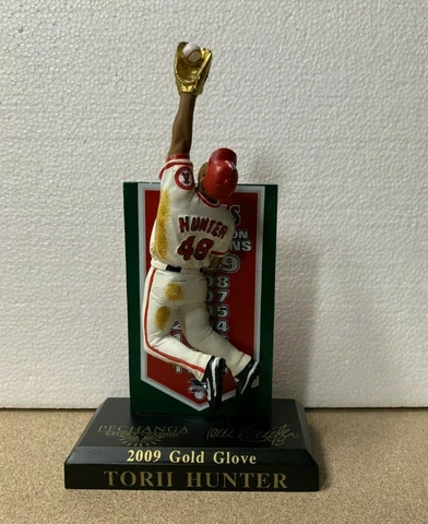 Torii Hunter gold glove figurine,Los Angeles Angels, 2009 A.L. Rawlings Cover