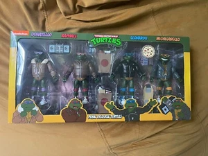 NECA TMNT Punk Disguise Turtles Haulathon 2024 exklusive Actionfigur 4er-Pack - Bild 1 von 2