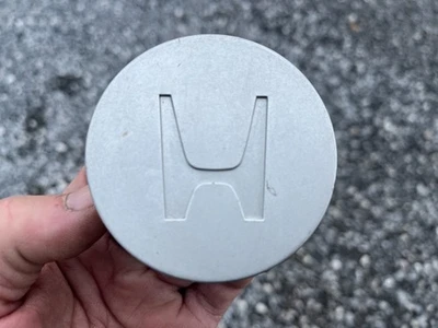 HONDA PRELUDE OEM WHEEL CENTER CAP SILVER FINISH 1993 1994 1995 1996 2 3/4" DIAM - Image 1 of 2