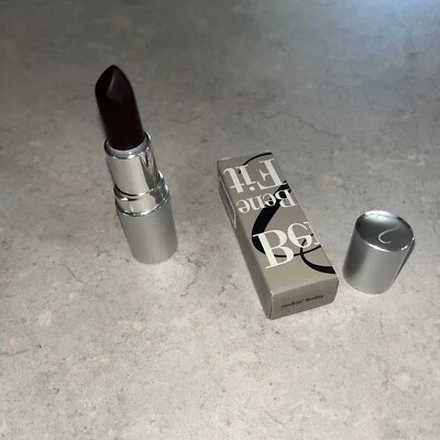 Lápiz labial Benefit Rockin Betty Foto 1 de 2