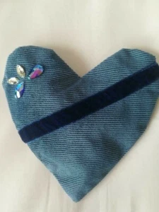 LAVENDER Heart Shape Sleep Pillow - Filled with Organic Lavender - Picture 1 of 1