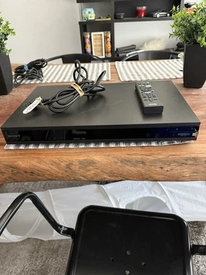 Sony UBP-X1000ES Ultra 4k HD BluRay/ DVD Player w/ Remote Works Perfectly - Image 1 of 4