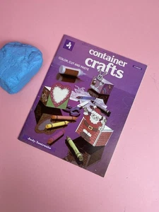 Contenedor Crafts Instructo/McGraw-Hill de Claudia Breznau 1981 - Imagen 1 de 7
