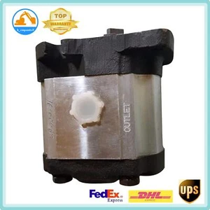 For Kubota B8200 67810-76100, 67810-76102 Hydraulic oil pump New - Picture 1 of 2