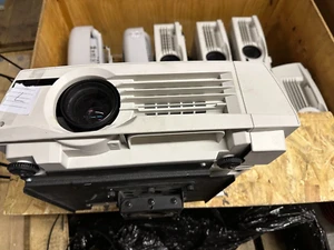 Mitsubishi XL5980U 3LCD Multimedia Projector - 6L - Picture 1 of 4