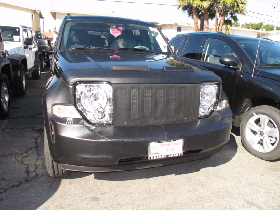 Sujetador con máscara frontal Colgan 2 piezas. Se adapta a Jeep Liberty 2008-2012 sin licencia frontal Pla Foto 1 de 1