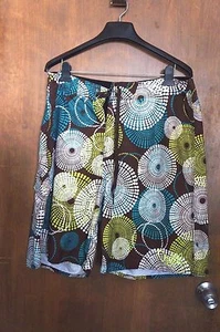 MEN'S GEOMETRIC PATTERNED SWIMMING TRUNKS: SIZE 38 - Picture 1 of 3