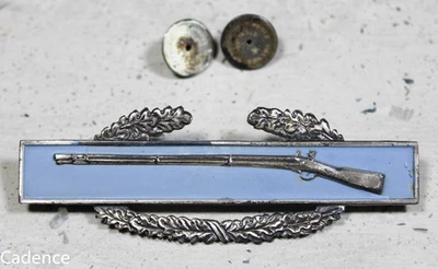 Значок боевой пехоты США времен Второй мировой войны в коробке плоские клатчи из чистого серебра выцветшие A237 - Изображение 1 из 4