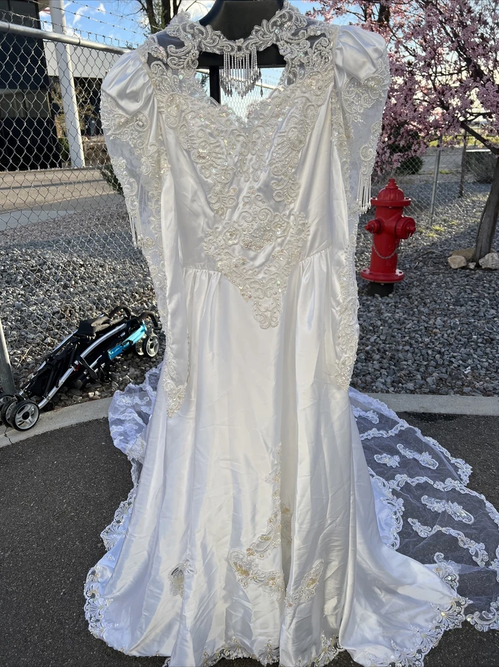 wedding dress size 2 used - Image 1 of 4