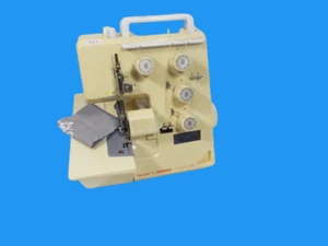 Overlock Nähmaschine, BERNETTE of BERNINA Funlock 006D, Differentialtransport - Bild 1 von 6