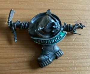 VINTAGE INNSBRUCK AUSTRIA - METAL BADGE - Picture 1 of 2