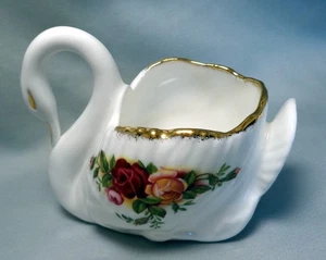 ROYAL ALBERT Old Country Roses Bone China Swan (1962) (England) - Picture 1 of 3