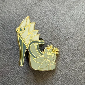 Disney Trading Pin Princess and The Frog Tiana Designer Shoe Heel Green Yellow - Picture 1 of 4