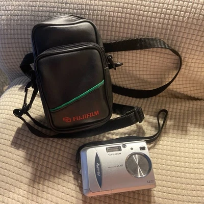 Fujifilm Digital Camera FinePix A303 3.2MP Silver Tested No Memory Card & Case - Image 1 of 4