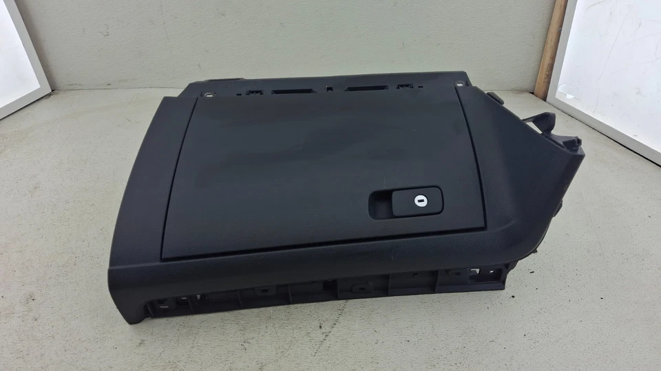 Guantera VOLKSWAGEN PASSAT 2012-2022 OEM Foto 1 de 4