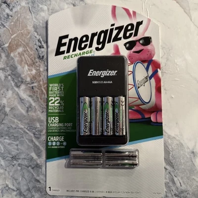 Puerto de carga USB Energizer Recharge Plus con 4 pilas AA y 4 pilas AAA Foto 1 de 4