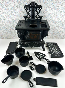 Vintage CRESCENT Cast Iron Salesman Sample Miniature Stove & Accessories - Picture 1 of 17