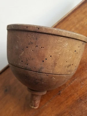 Ancien entonnoir en bois trous d'insectes inactifs monoxyle - Photo 1/4