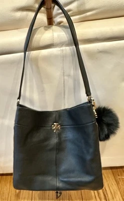 Bolso de Hombro TORY BURCH Hiedra Cuero Negro Cremallera Alrededor con Dije de Piel Pom Nuevo 33 Foto 1 de 4
