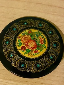Vintage Schwarz Lack Russische Brosche Anstecknadel Blumenszene - Bild 1 von 6