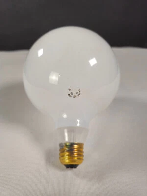 GE Lighting Decorative G40 Globe Bulb 60W 120v 2500 Hours TESTED AND WORKS - Image 1 of 4