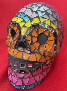 Arte Popular Mexicano Día de Muertos Calavera de Arcilla Negra con Colorido Mosaico de Vidrio - Imagen 1 de 14