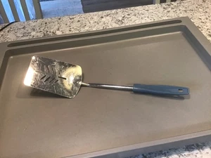 Vintage “EKCO Like” Slotted Spatula Metal Blue Plastic Corn Cob Handle 13 1/8” - Picture 1 of 3