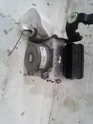 Conjunto de bomba y motor ABS usado se adapta a: Lincoln Continental 2017 montaje sin ada Foto 1 de 4