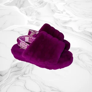 ¡Nuevo! Zapatilla para mujer UGG Fluff Yeah Slide 1095119 Berrylicious talla 9 - Imagen 1 de 6