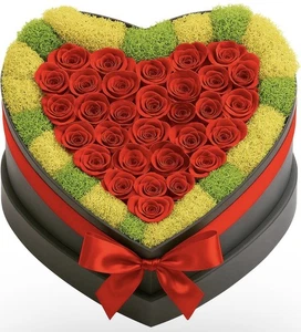 Heart-Shaped Preserved Rose Gift Box – Eternal Roses for Special Occasions - Bild 1 von 9