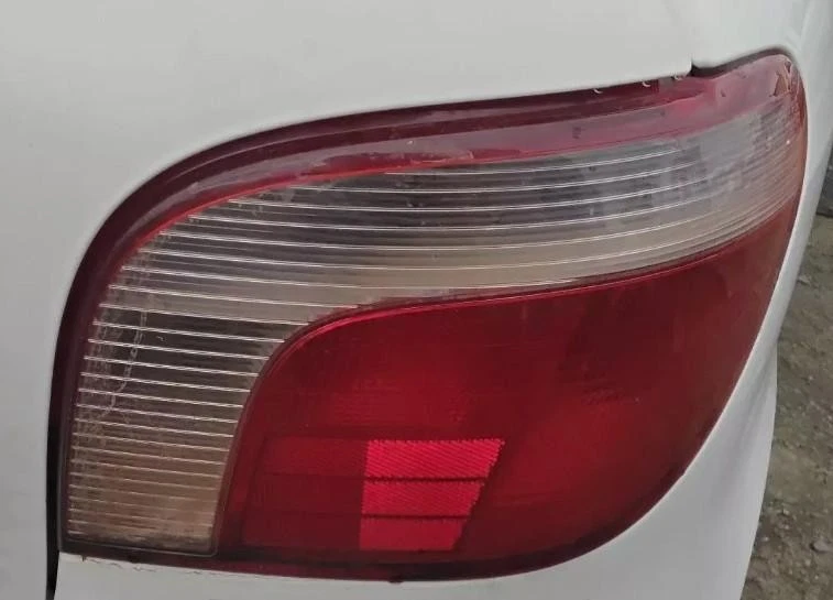 TOYOTA ECHO RIGHT TAILLIGHT NCP10R, HATCH, LENS# 52-004, 10/99-09/02 - image 1 of 1