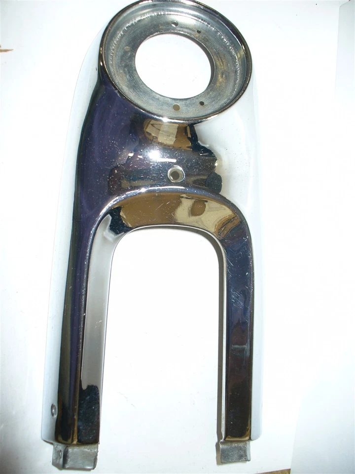 VAUXHALL VICTOR SERIE F LUZ TRASERA SUPERIOR CROMADA ENVOLVENTE Foto 1 de 2