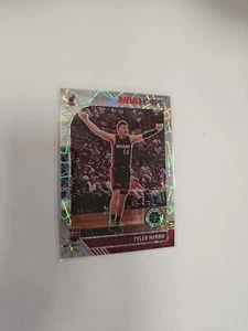2019-20 Panini NBA Hoops Silver Lazer Prizm #210 Tyler Herro Miami Heat Kentucky - Picture 1 of 2