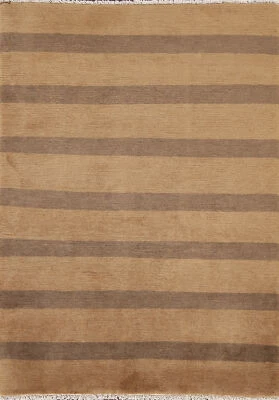 Elegante alfombra nepalí tejida a mano a rayas 4x6 pies Foto 1 de 4