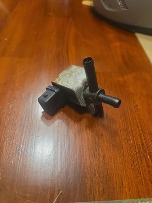 OEM AUDI N75 VALVE 058906283C Turbo Electroválvula Audi TT Mk1 2004 AUDI A4 1.8t Foto 1 de 3