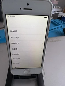 Apple iPhone 5 - Picture 1 of 5