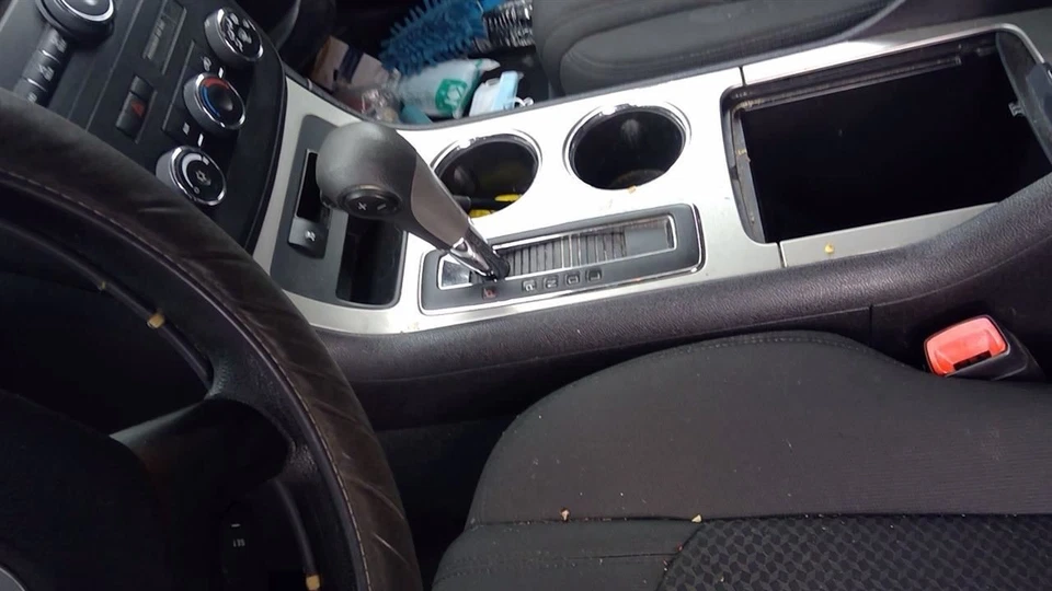 Saturn Outlook 2007 cambio de transmisión en negro con moldura gris y cromada Foto 1 de 4