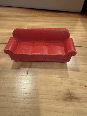 Sofá vintage de madera rojo Strombecker para casa de muñecas sofá escala 1:12 Foto 1 de 4