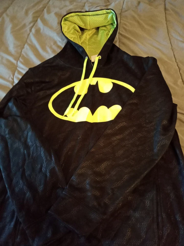 Pulôver feminino Batman leve com capuz preto e verde florescente tamanho grande - Imagem 1 de 4