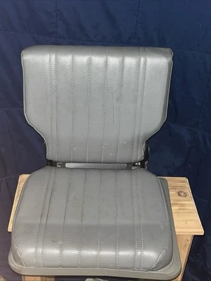 94 95 96 97 1996 GMC SONOMA CHEVROLET S10 BANCO DE SALTO TRASEIRO ESQUERDO MOTORISTA CINZA - Imagem 1 de 2