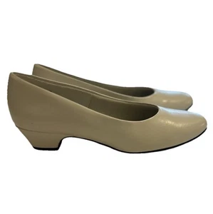 Zapatos de salón Moyen estilo suave para mujer talla 7,5 M tacón bajo blancos punta redonda boda - Imagen 1 de 11