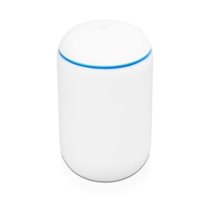 Router all-in-one Ubiquiti UniFi Dream Machine (z 2-pinową wtyczką UE) - Zdjęcie 1 z 6